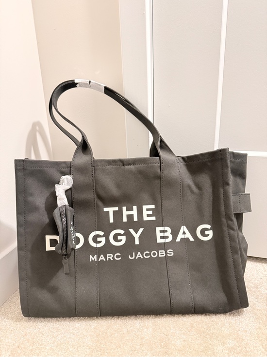 Marc Jacobs Handbags - NWT Marc Jacobs THE DOGGY BAG - black